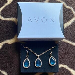 Avon Teardrop Faux Sapphire, Rhinestone and Gold Tone Necklace Set